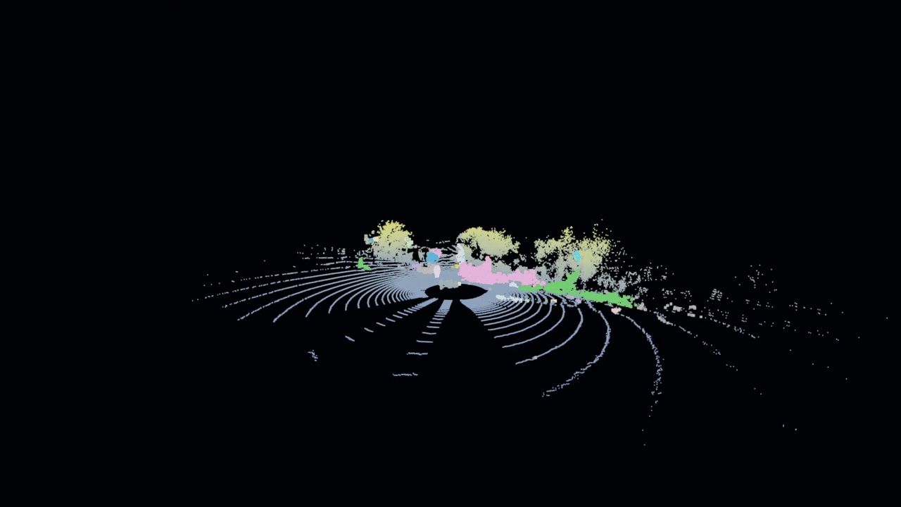 3D point cloud render of the K=3 eps=0.7 tracker output during a moving segment (frames 80-1100). The ego drives forward through the forest; the camera sits 50m ahead at 12m altitude, looking back at the LiDAR scan. Scene points coloured by height, tracked clusters coloured by track ID. New tree clusters enter the field of view from the front and stream past as the vehicle moves through them.